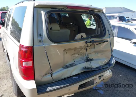 2007 Chevrolet Tahoe Lt z USA, uszkodzony, nr VIN 1GNFK13077R143921